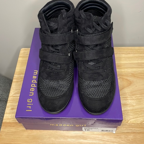 Madden Girl Shoes - Madden Girl Hickorry Sneakers